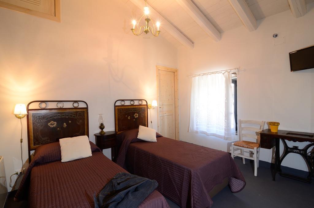 Il Tanaceto Hotel Castiglione De Sicilia Ruang foto